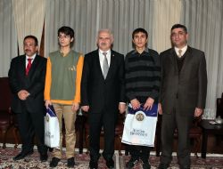 A.Ü. ödüllü öğrencileri ağırladı